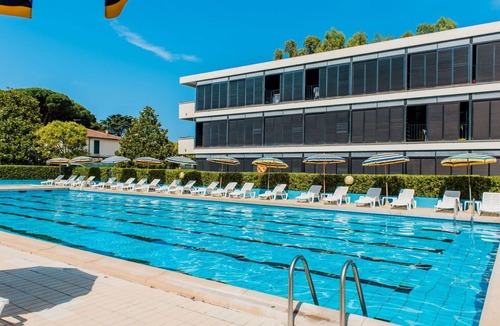 Marina di Bibbona Apartment | Lovely apartment for 4 people with A/C, pool, WIFI, TV, terrace and pets allowed