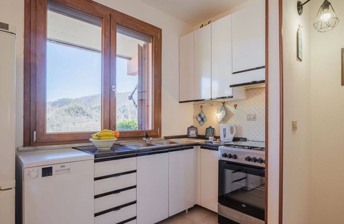 Pignone Apartment | Lovely apartment for 4 people with WIFI, pool, TV and terrace