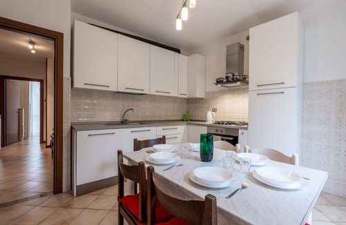 Bee Apartment | Lovely apartment for 6 guests with WIFI, TV and balcony