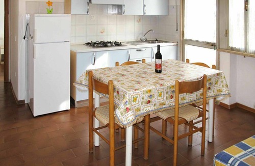 Cecina Apartment | Lovely apartment for 6 guests with pool, A/C, WIFI, TV, patio and pets allowed