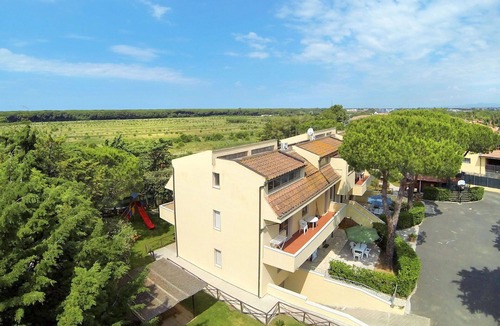 Cecina Apartment | Lovely apartment for 6 guests with pool, A/C, WIFI, TV, patio and pets allowed