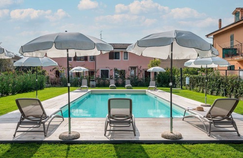 Artallo Apartment | Lovely apartment for 6 people with A/C, pool, WIFI, TV, terrace and pets allowed