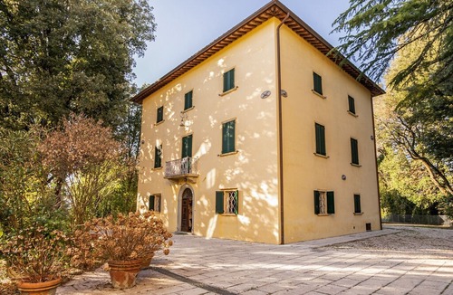 Citerna Apartment | Lovely Apartment in Citerna with Swimming Pool