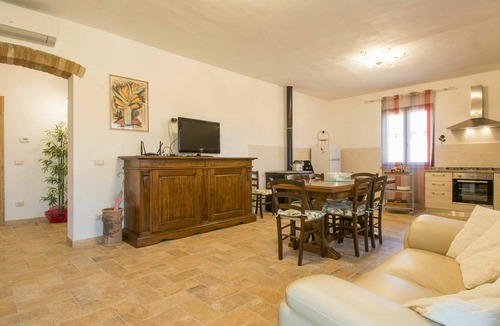 Pomarance Villa | Lovely apartment in villa for 7 people with WIFI, A/C, terrace and pets allowed