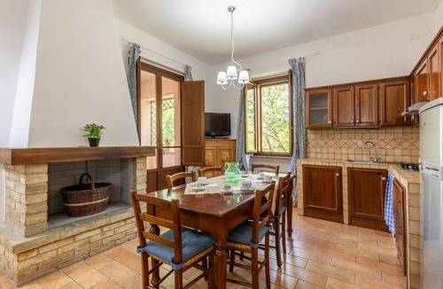 Montone Apartment | Lovely apartment in Montone with WiFi