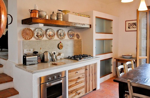 Bucine Villa | Lovely apartment in villa with pool, A/C, WIFI, TV, patio, pets allowed and panoramic view