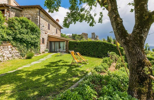 Bucine Villa | Lovely apartment in villa with pool, A/C, WIFI, TV, patio, pets allowed and panoramic view