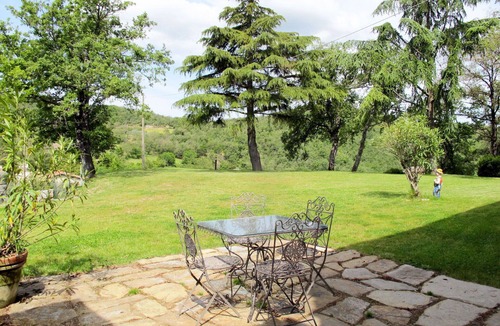 Bucine Villa | Lovely apartment in villa with pool, A/C, WIFI, TV, patio, pets allowed and panoramic view