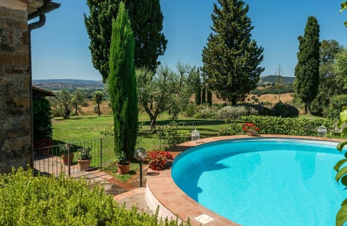 Campagnatico Villa | Lovely apartment in villa with pool, A/C, WIFI, patio, pets allowed, panoramic view and parking