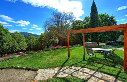 Simignano Apartment | Lovely apartment for 3 people with WIFI, pool, TV and pets allowed