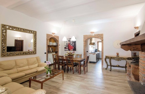 Montefiascone Villa | Lovely apartment in villa with A/C, hot tub, WIFI, pool, TV, patio, pets allowed and panoramic v.