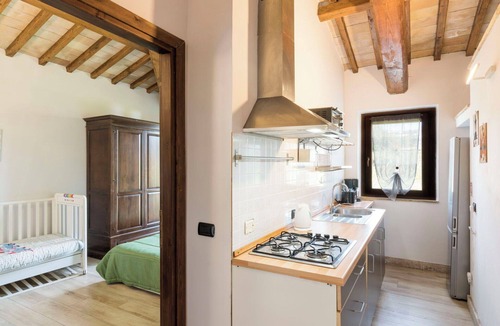 Montefiascone Villa | Lovely apartment in villa with A/C, hot tub, WIFI, pool, TV, patio, pets allowed and panoramic v.