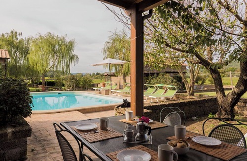 Montefiascone Villa | Lovely apartment in villa with A/C, hot tub, WIFI, pool, TV, patio, pets allowed and panoramic v.