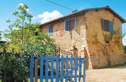 Monteriggioni Villa | Lovely apartment in villa for 6 guests with WIFI, pool, TV, patio, pets allowed and panoramic view