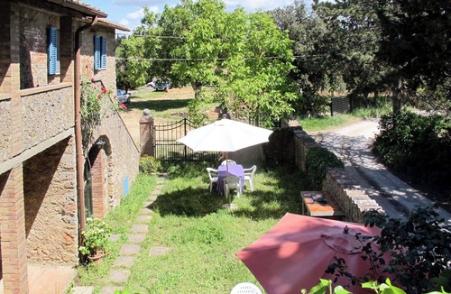 Monteriggioni Villa | Lovely apartment in villa for 6 guests with WIFI, pool, TV, patio, pets allowed and panoramic view
