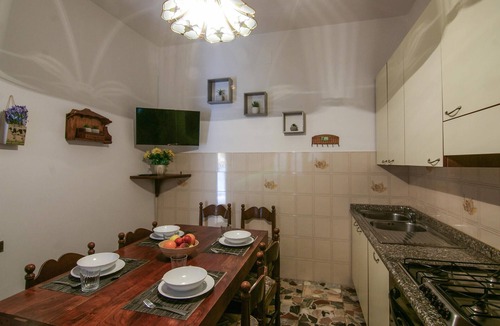 Massa House | Lovely home in Bargana with WiFi