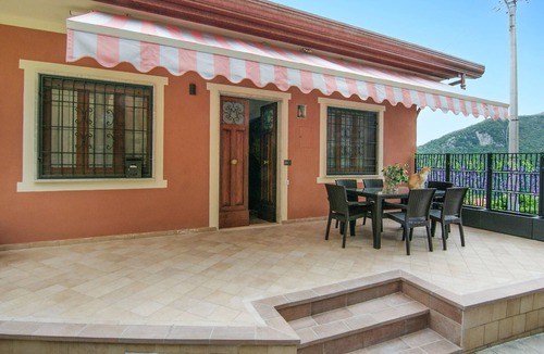 Massa House | Lovely home in Bargana with WiFi
