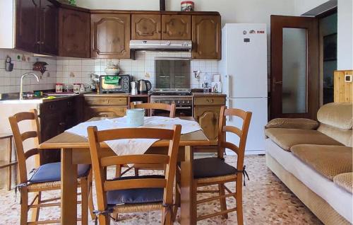 Varese Ligure House | Lovely Home In Caranzavarese Ligure