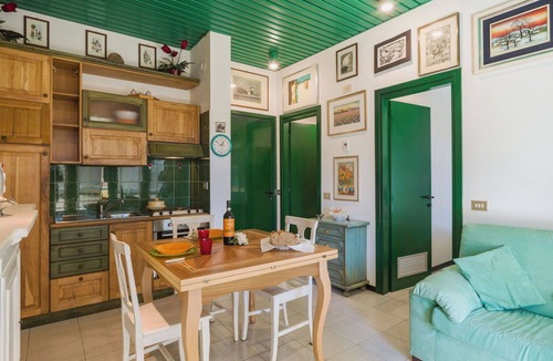 Cinquale Apartment | Lovely apartment for 4 people with WIFI, A/C, pool, TV and balcony