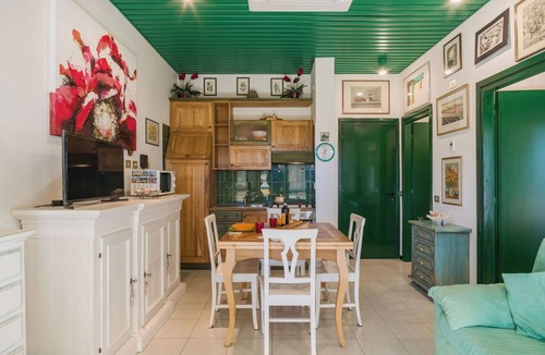 Cinquale Apartment | Lovely apartment for 4 people with WIFI, A/C, pool, TV and balcony