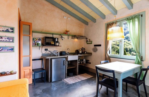 San Bartolomeo al Mare House | Lovely apartment in villa for 4 guests with WIFI, terrace and pets allowed