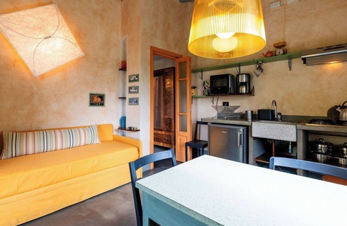 San Bartolomeo al Mare House | Lovely apartment in villa for 4 guests with WIFI, terrace and pets allowed