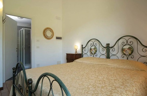 Agello Bed & Breakfast | Lovely room for 2 people with WIFI, A/C, pool, TV, veranda and pets allowed, close to Perugia