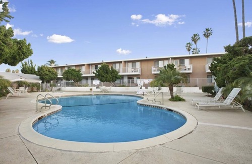 Torrance Hotel | Lover's Paradise! Romantic and Cozy Unit, Restaurant, Pool