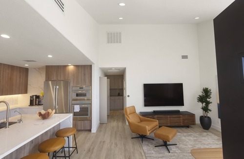 Hawthorne Condo | Lux living + comfort near LAX