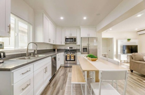West Los Angeles Condo | Luxe West LA Designer Condo Near Santa Monica Pier, Beverly Hills & Bel-Air