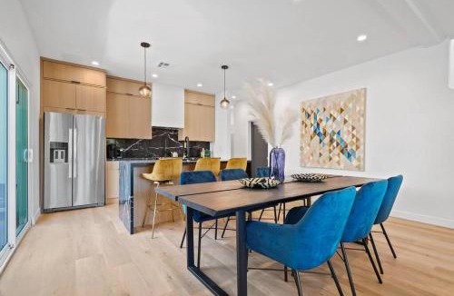 Crenshaw Apartment | Luxurious Home with Hot Tub and Arcades Sleeps 14