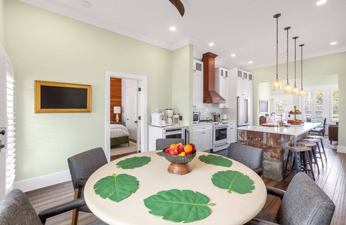 Historic Seaport House | Luxurious Island Pearl-Private Pool - 2BD/2Bath