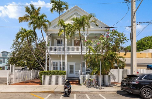 Historic Seaport House | Luxurious Island Pearl-Private Pool - 2BD/2Bath