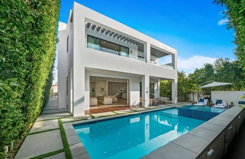 Mid City House | Luxurious Retreat - Modern House+Pool 4 bed/5 Bath