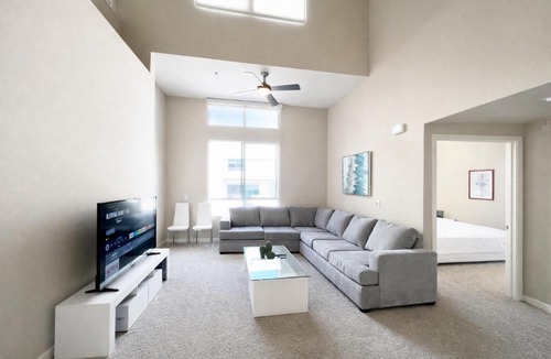 Greater Wilshire - Hancock Park Apartment | Luxury 2 Bedroom 2 Bathroom With Fitness Center and Pool