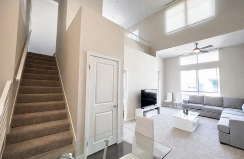 Greater Wilshire - Hancock Park Apartment | Luxury 2 Bedroom 2 Bathroom With Fitness Center and Pool