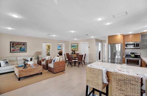 Blue Harbor Club House | Luxury and Spacious 5-bedroom house with Pool and Dock with Ocean Access