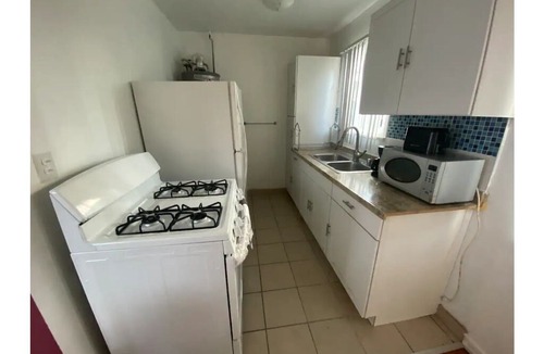 Hawthorne House | Luxury apartment near LAX airport