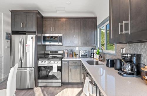 El Porto Apartment | Luxury Beachside Gem Walk to Beach Ocean Views