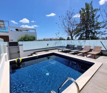 Correeira Villa | Luxury Design Villa (Private Pool & Jacuzzi)