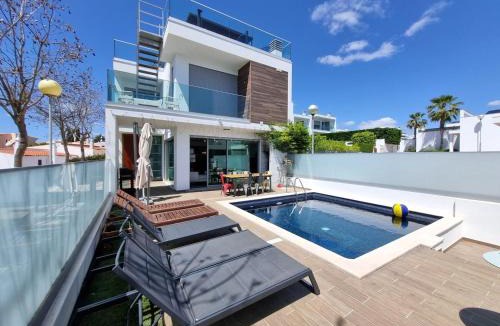 Correeira Villa | Luxury Design Villa (Private Pool & Jacuzzi)