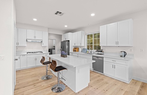 Rancho Cucamonga House | Luxury Designer 6BR Estate - Pool & 3-Car Garage