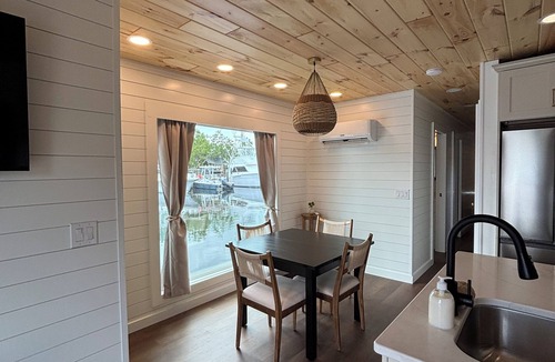 Tavernier Boat Rental | Luxury Floating Cottage Upper Florida Keys walk to restaurants and marina fun