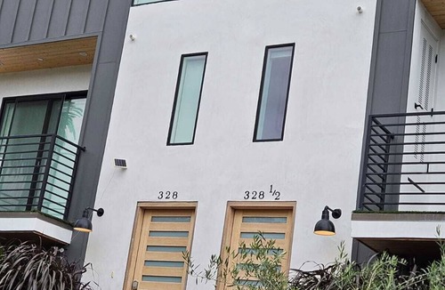 Wilshire House | Luxury Gallery Artist Home