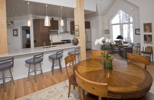 Edwards House | Luxury Home, magnificent Views! Private Jacuzzi, Walk or Free shuttle to ski!