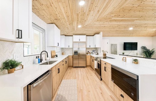 Littleton House | Luxury Jungle Haven Near DT Littleton & Denver