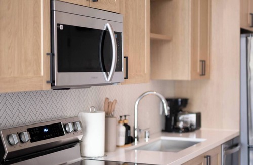 San Bernardino County Apartment | Luxury King 1B1B｜Pool & Spa｜Smart 4K TVs ALL Room