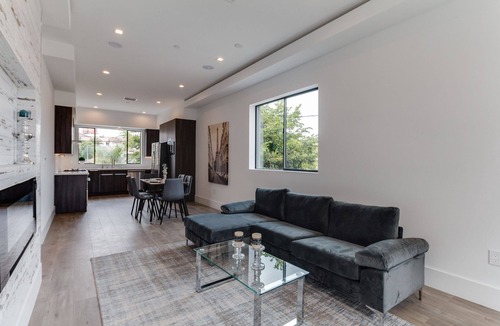 Mid City House | Luxury Modern 4 Bed 3 Bath Home with Rooftop Deck #4