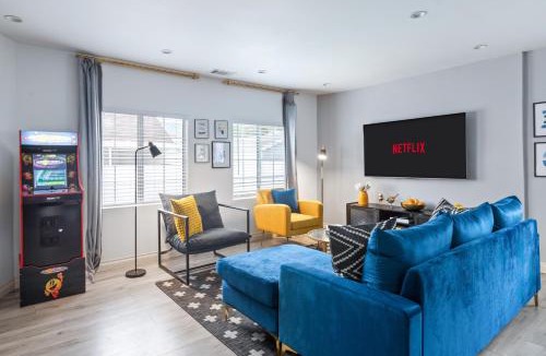 Clarkdale Villa | Luxury Oasis in Culver City! Free parking and Jacuzzi