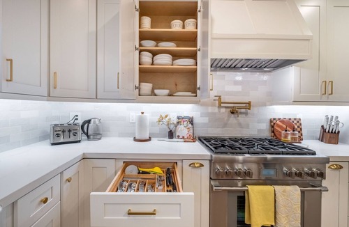 Torrance House | Luxury Retreat: Yard, Beach, MAJOR INTERNATIONAL SPORTING EVENT: Sleeps 10